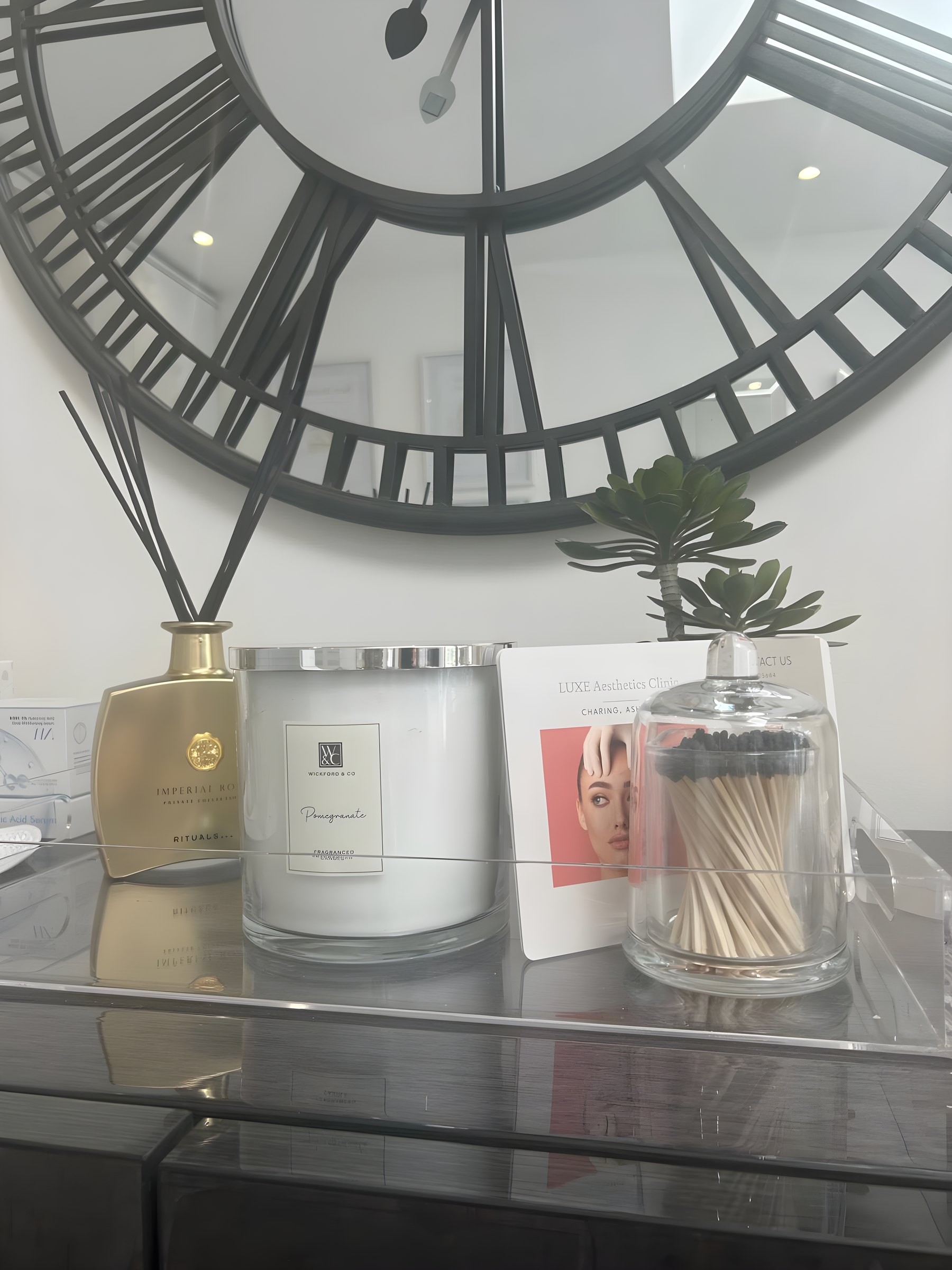 A candle and diffuser on the console at the clinic