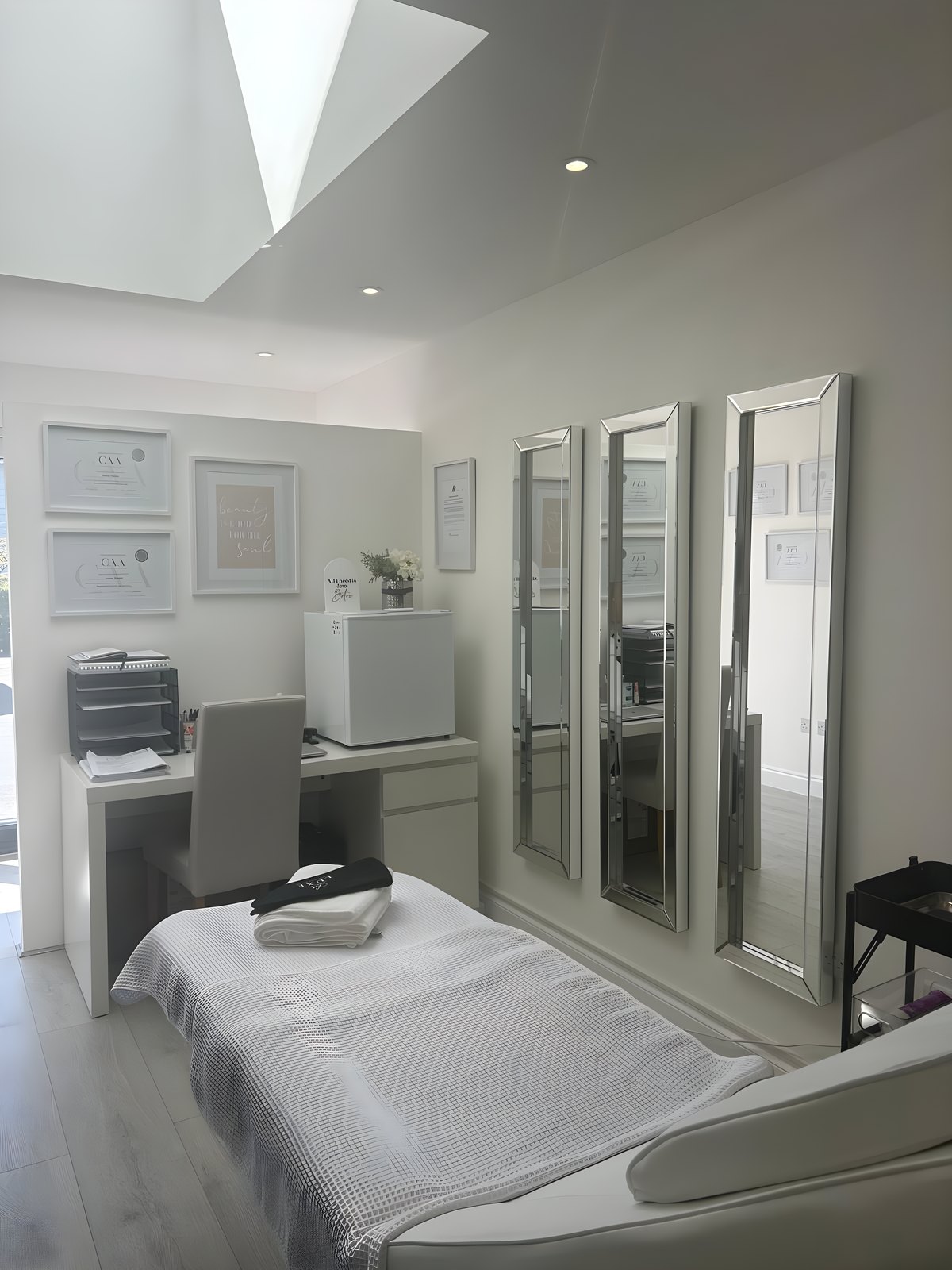 The treatment room, with the bed, mirrors and a skylight